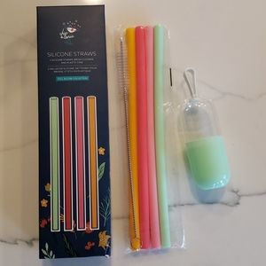 Silicone straws with carrying case - sold out!